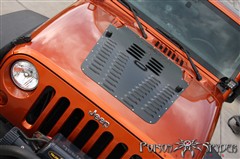 Mřížka na kapotu Poison Spyder Jeep Wrangler JK 2013-2016